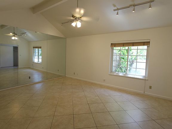 3rd image of 8159 Park Villa Cir