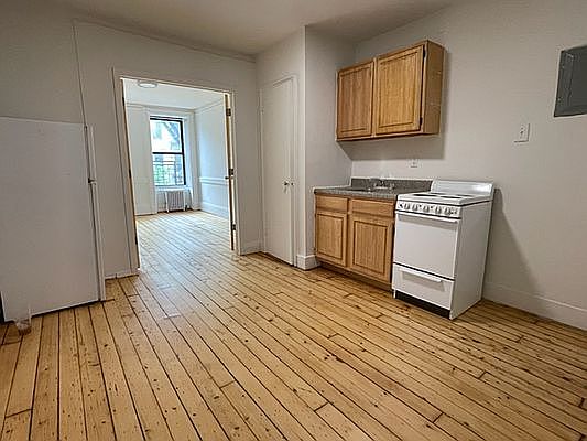 5th image of 65 Saint Marks Pl APT 10