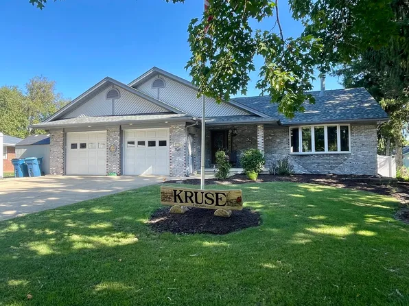 1600 Meriden St, Mendota, IL 61342