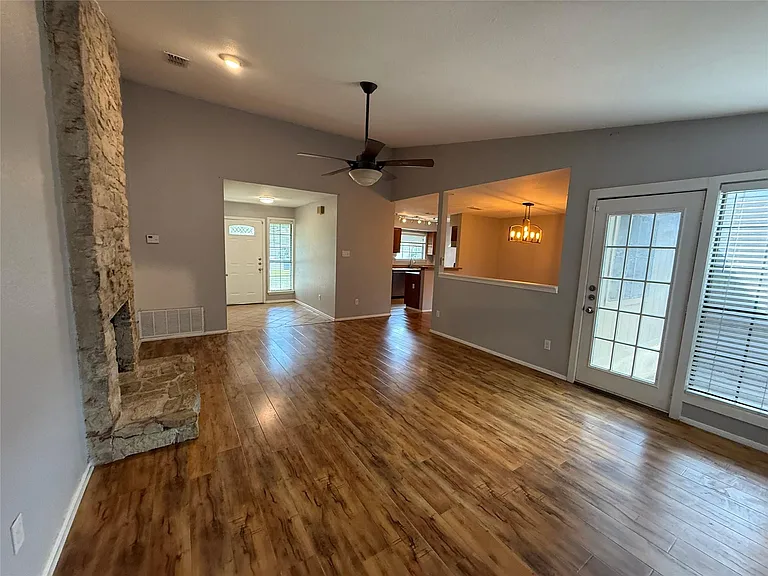 2811 Crownspoint Dr — Photo 9