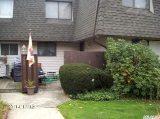 190 Feller Dr, Central Islip, NY 11722