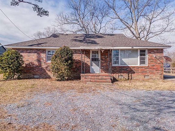 2nd image of 387 Lindsey Chapel Rd