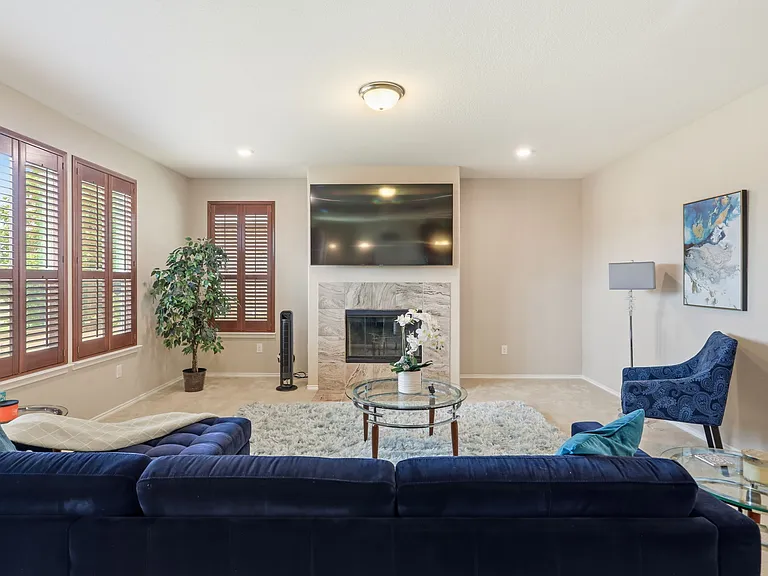 7910 Emmeline Dr — Photo 4