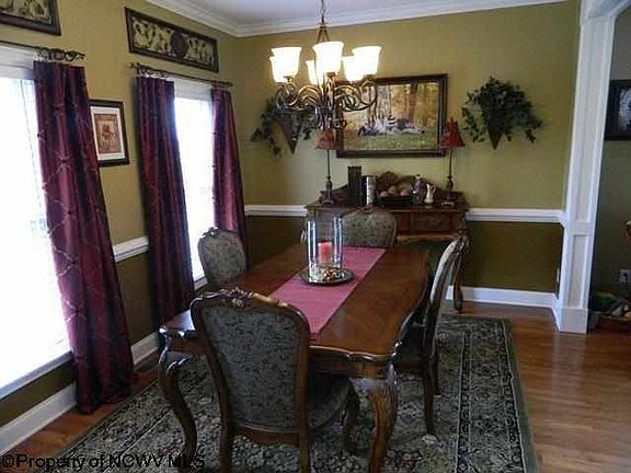 3rd image of 301 Sapphire Cir