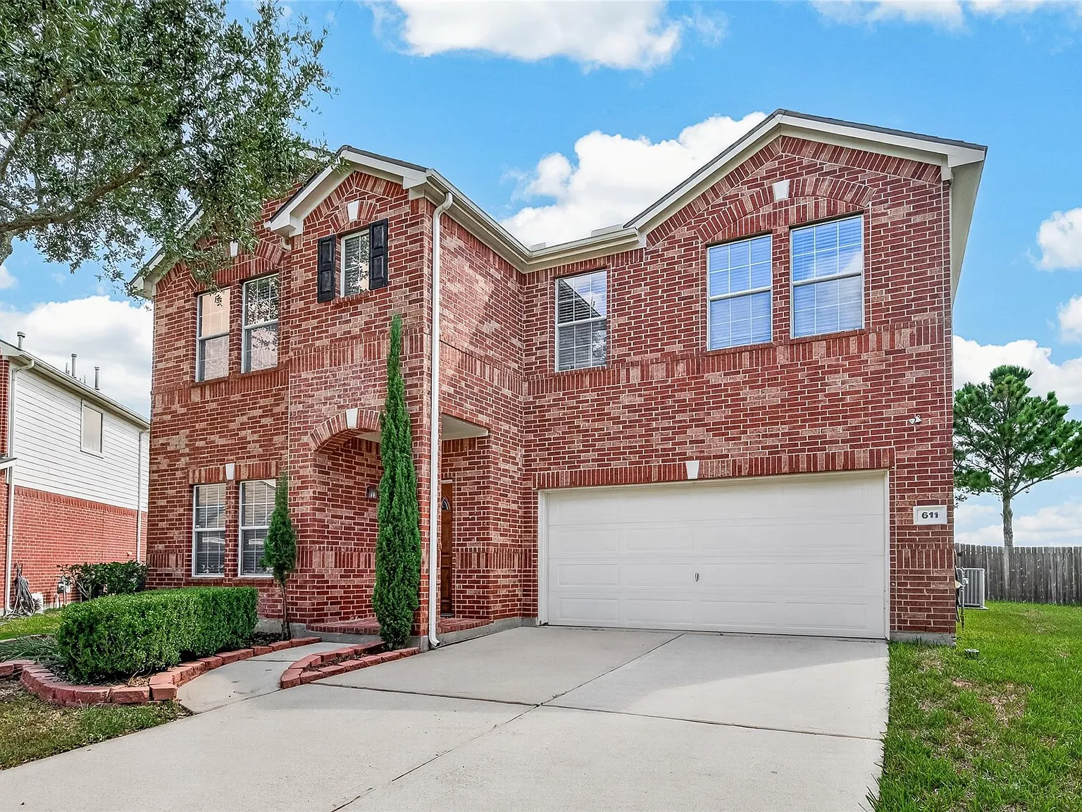 5 bed, 3.0 bath, 3600 sqft, $2,700 — Photo 3