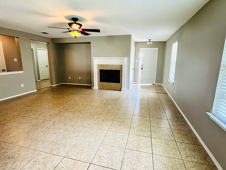 604 International Dr — Photo 5