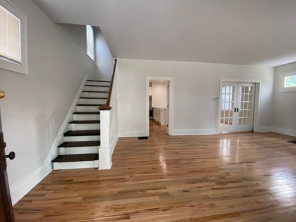 4th image of 1353 E Rich St