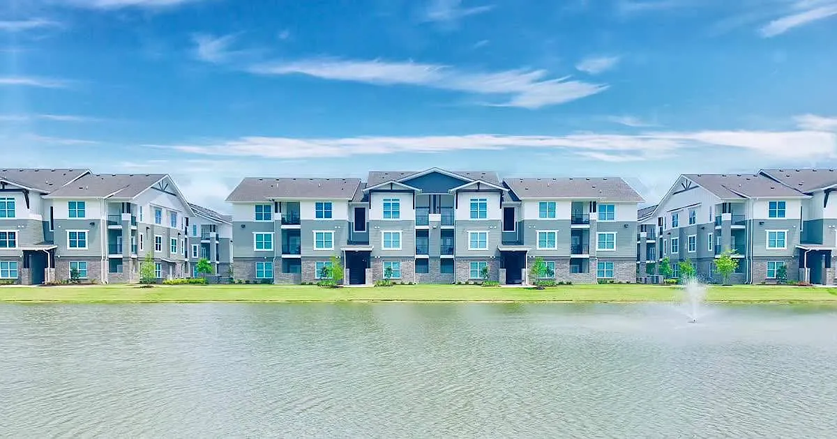 Silver Oaks Apartments — Photo 3