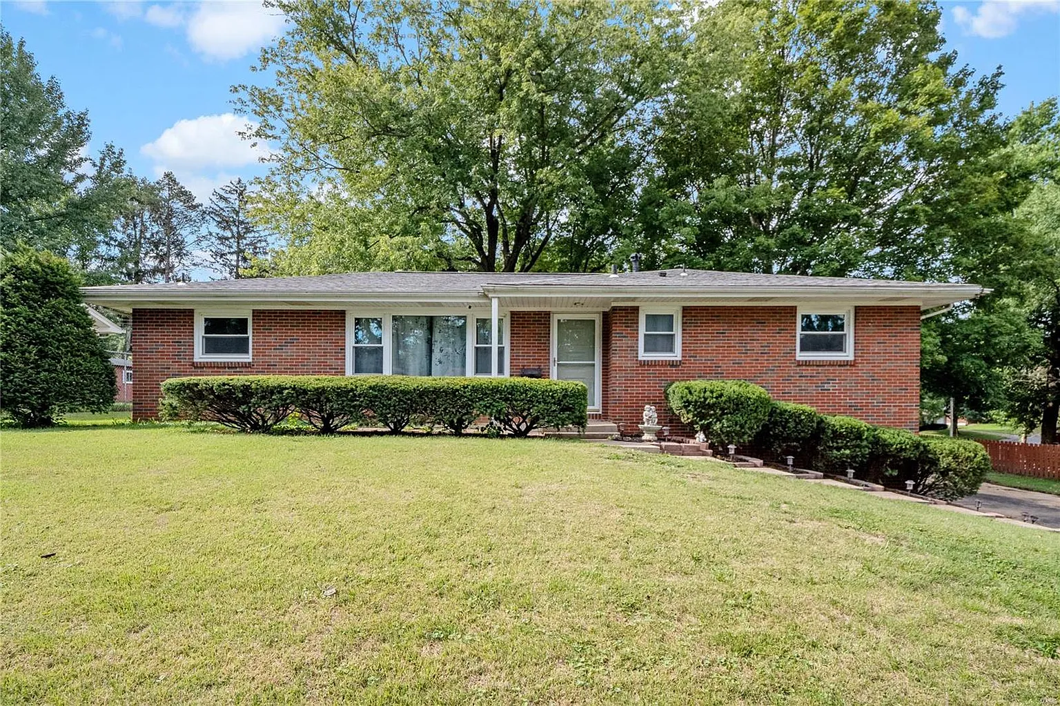 42 Dorchester Dr photo 1