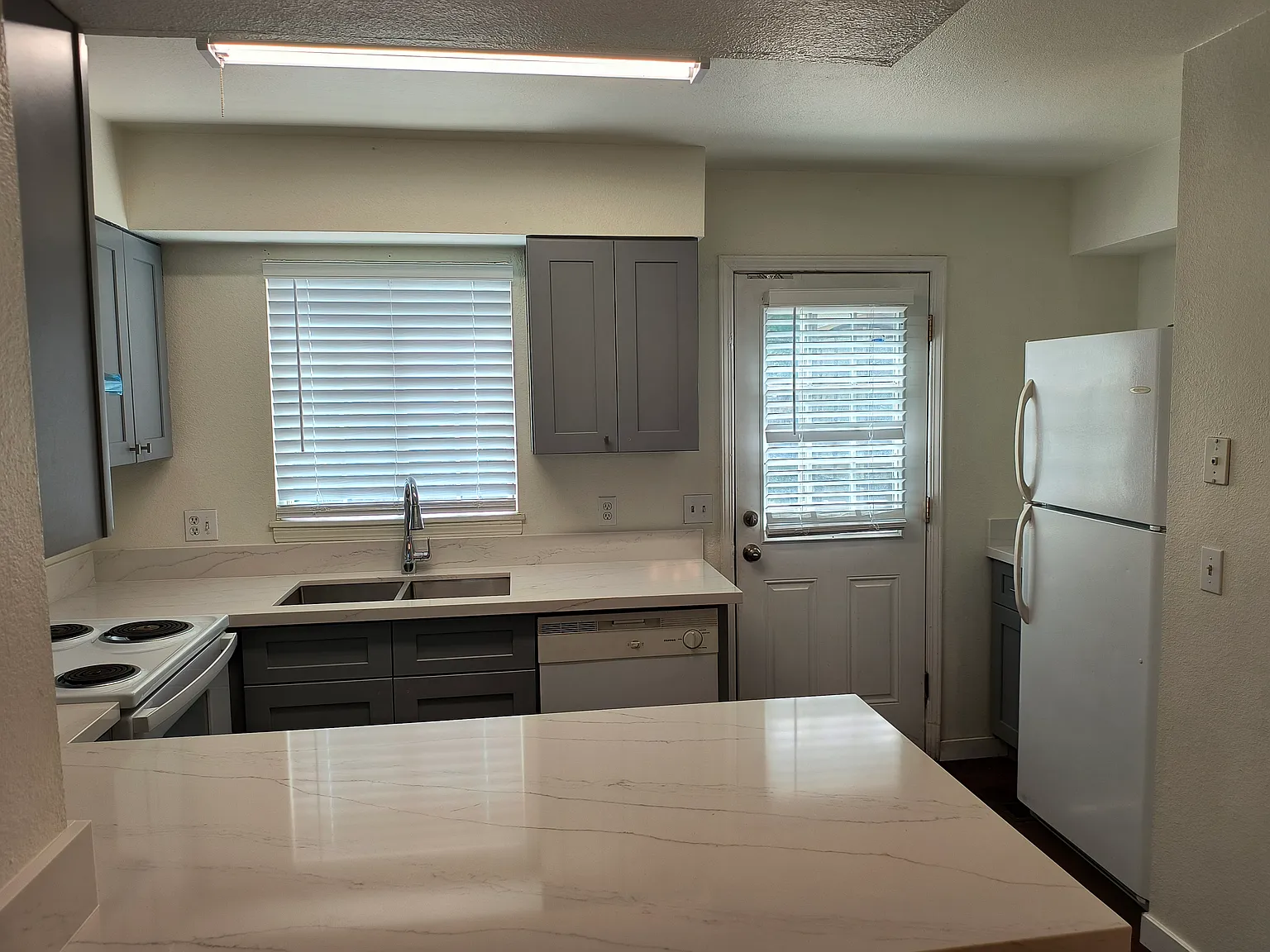 2 bed, 1.5 bath, 1036 sqft, $1,850 — Photo 4