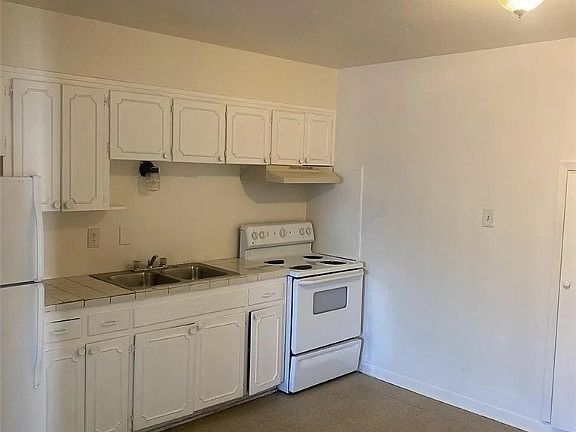5th image of 414 E Avenue A