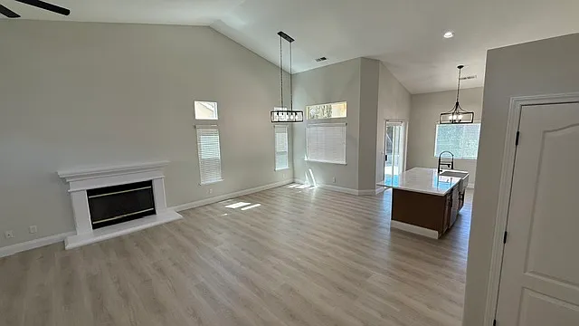 2718 E Darlington Ct — Photo 6