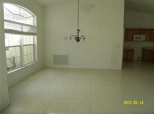 3rd image of 3658 SW Carmody St