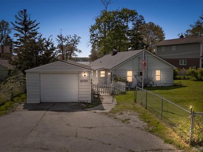 8294 Lagoon St, Commerce Township, MI, 48382