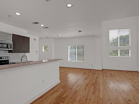5th image of 111 N Merrill Rd