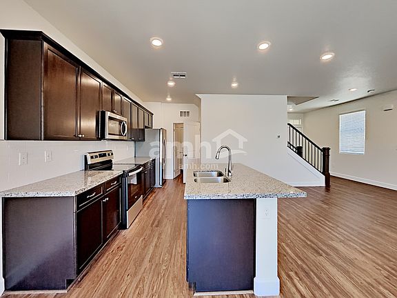 3rd image of 1510 Garden Swing Ave
