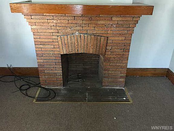 5th image of 215 Northland Ave