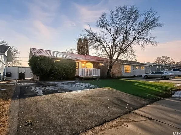 1317 Hochelaga STREET W, Moose Jaw, SK S6H 6C3