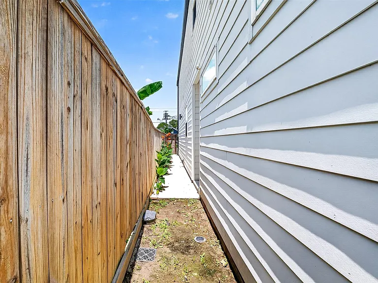 7314 Avenue L — Photo 30