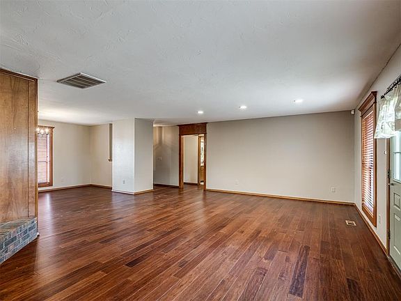 3rd image of 4609 Deer Creek Ct
