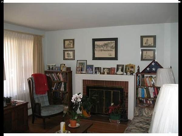 2nd image of 6 Richard St