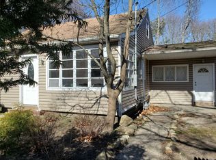 1498 Flanders Rd, Riverhead, NY 11901