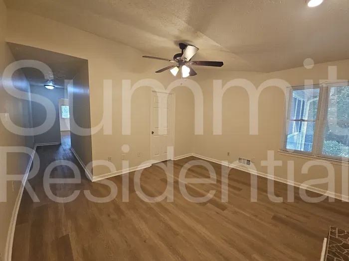 3 bed, 2.0 bath, 1328 sqft, $1,595 — Photo 4