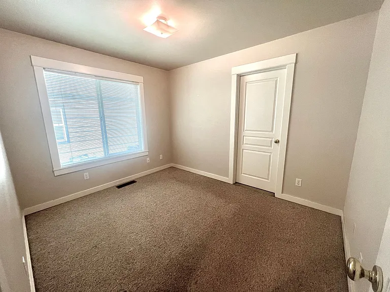 114 SE Roosevelt Ave #&-2 — Photo 9