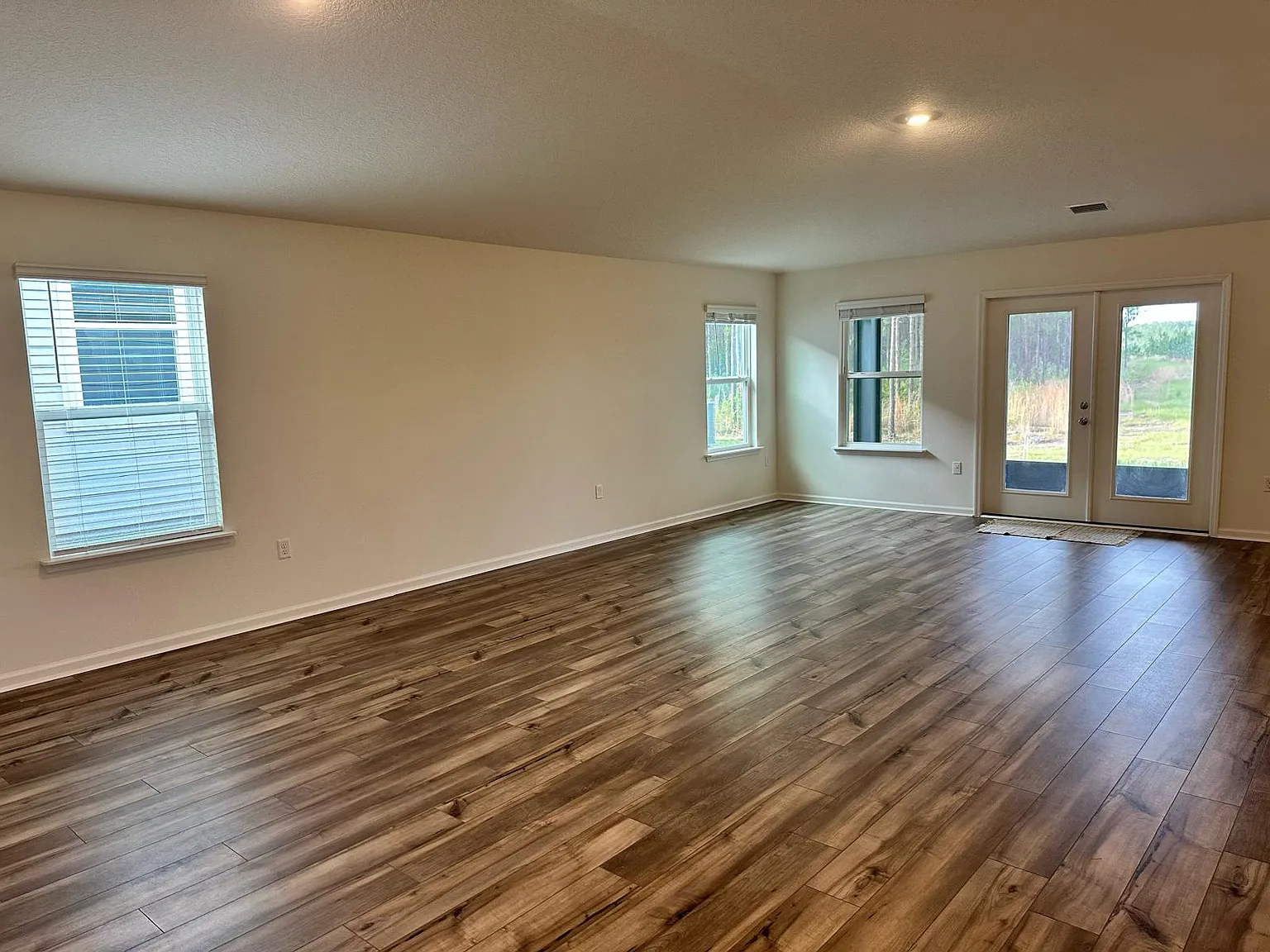 4 bed, 1997 sqft, $2,149 — Photo 4