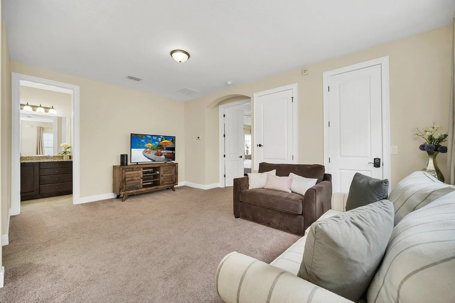 4 bed, 4.0 bath, 3369 sqft, $3,908 — Photo 4