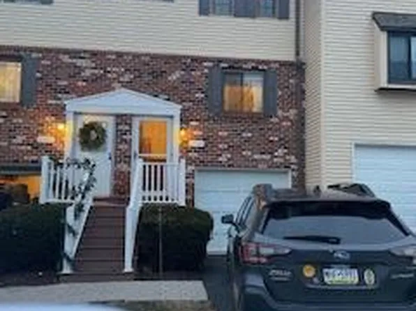 2506 Pond View Dr, West Chester, PA 19382