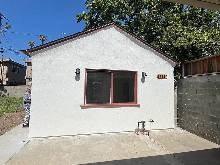 14629 Haynes St — Photo 1