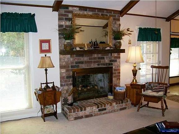 Fireplace in large Family Room has gas logs, and can also be wood burning.