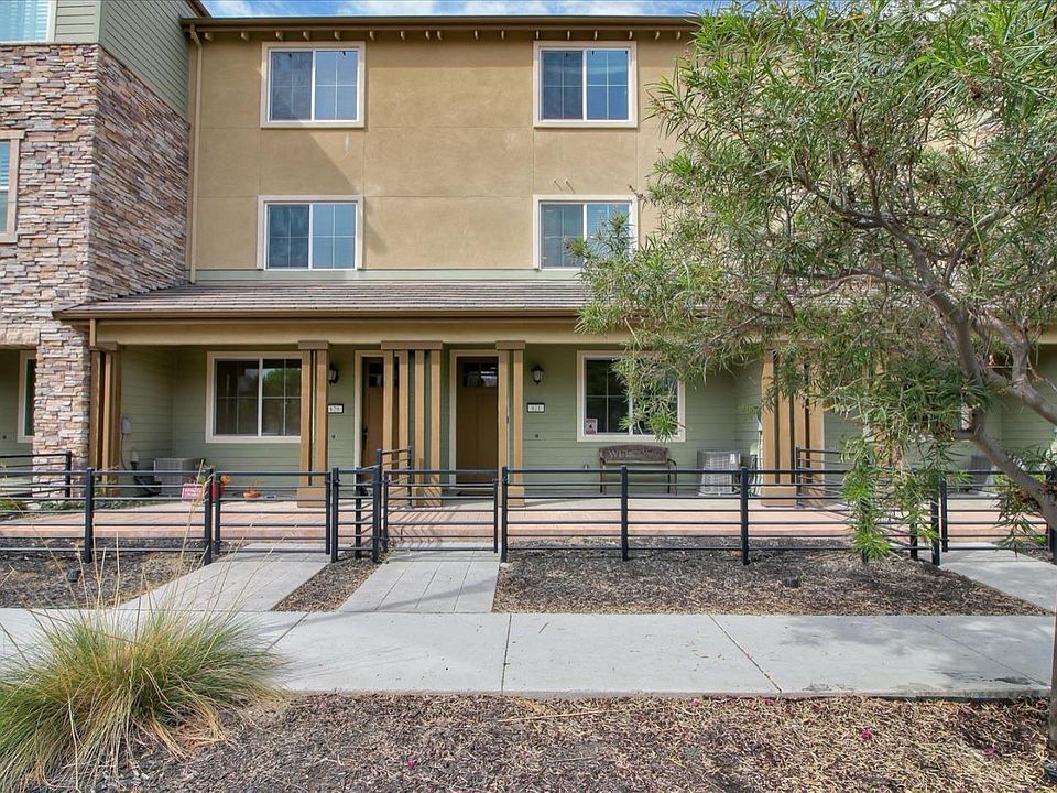 1st image of 821 Blue Opal Dr