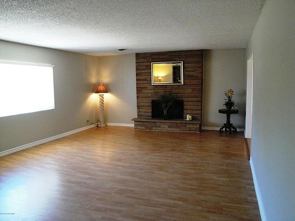 4th image of 750 Douglas Ln