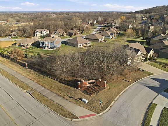 2nd image of 1946 Woodridge Dr