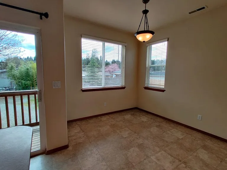 515 Ferry St SW #B — Photo 8