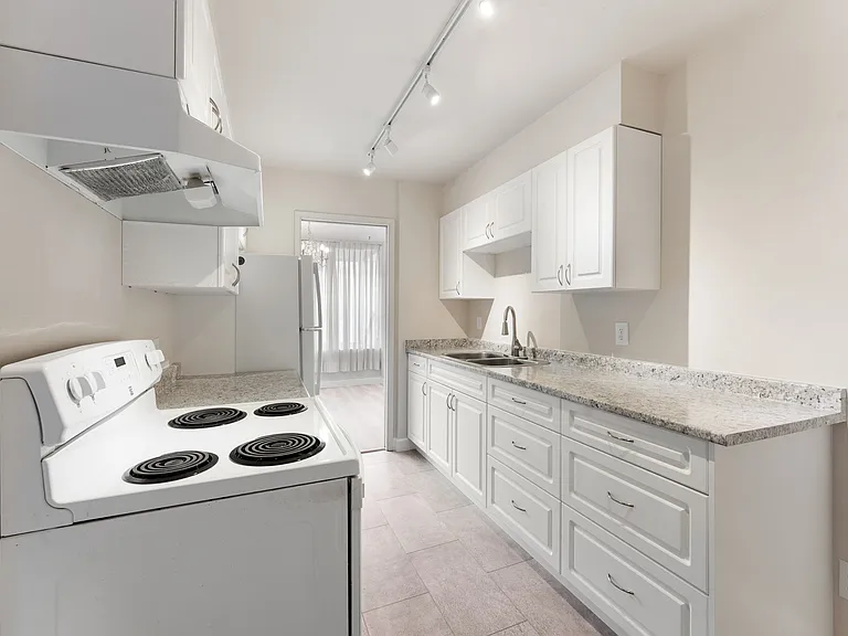 1480 Duchess Ave #D259 — Photo 8