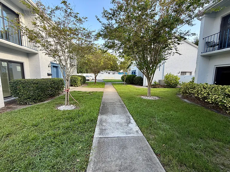 8800 Bardmoor Blvd #20 — Photo 25