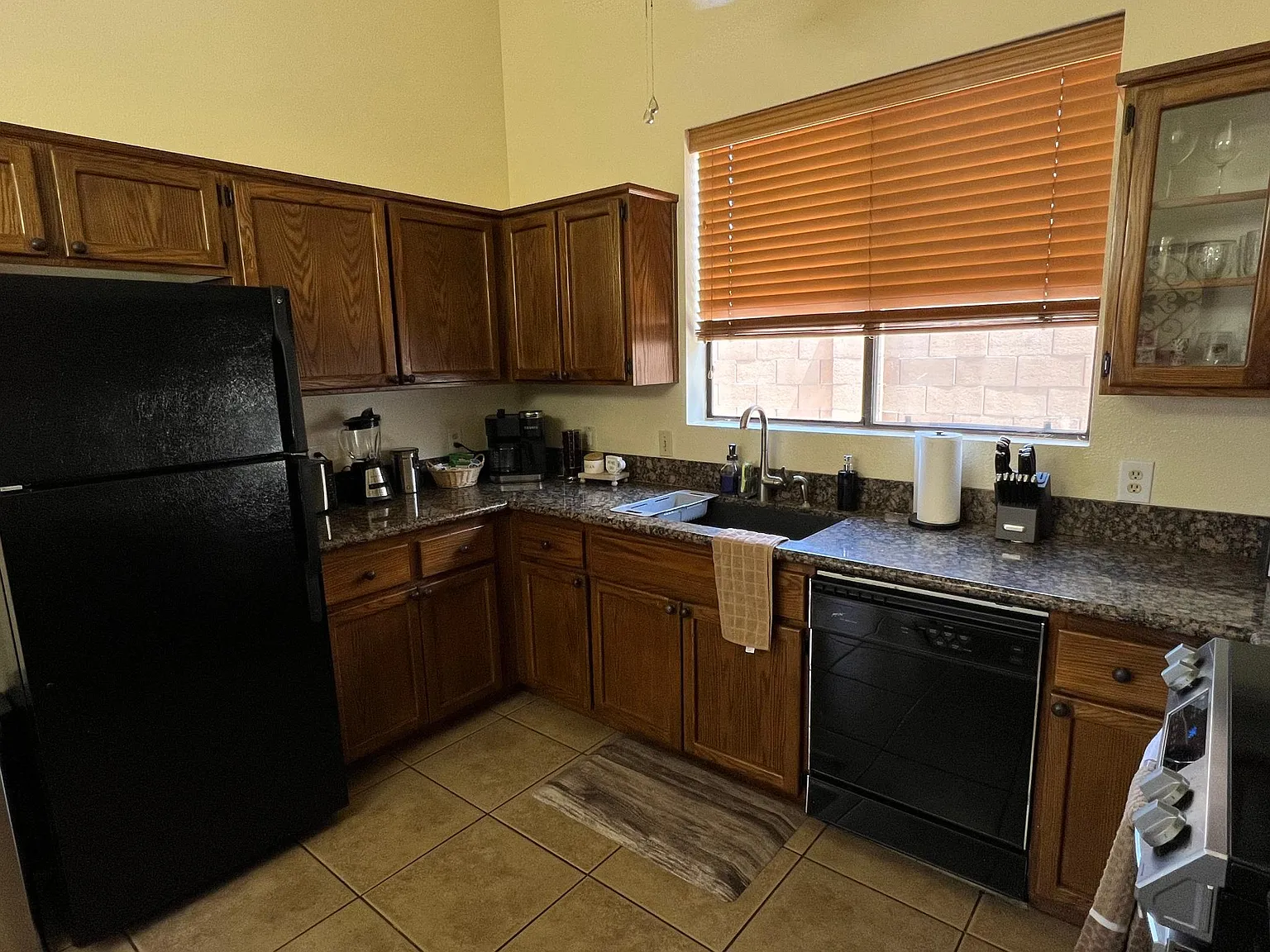 3 bed, 2.5 bath, 1184 sqft, $1,700 — Photo 3