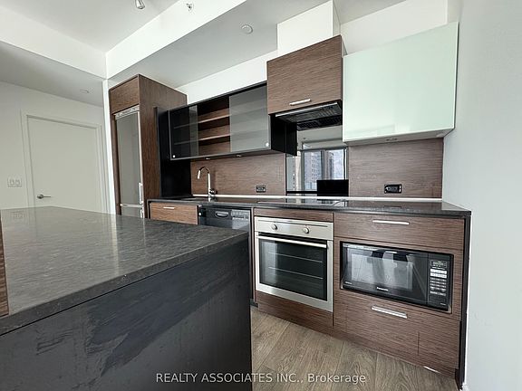 4th image of 75 Saint Nicholas St #2105