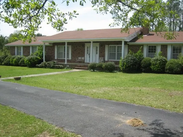 1401 Country Club Dr, Red Bay, AL 35582