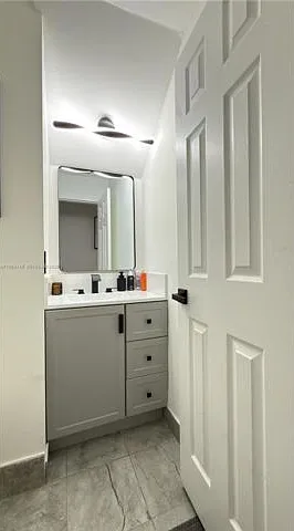 1001 SW 98th Ave — Photo 5