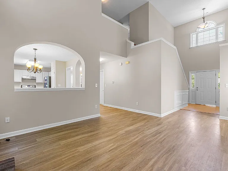 16 Woodward Ln — Photo 3