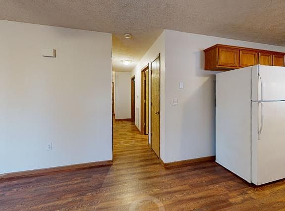3rd image of 909 W Cherry St