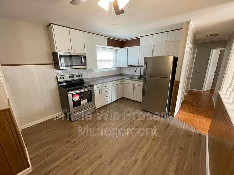 1895 Curtis Ct — Photo 11