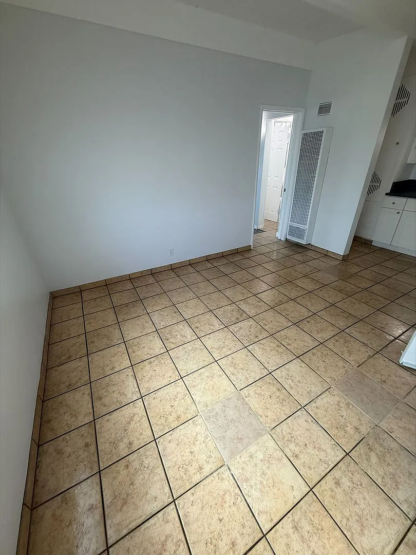 2200 Myrtle Ave — Photo 2