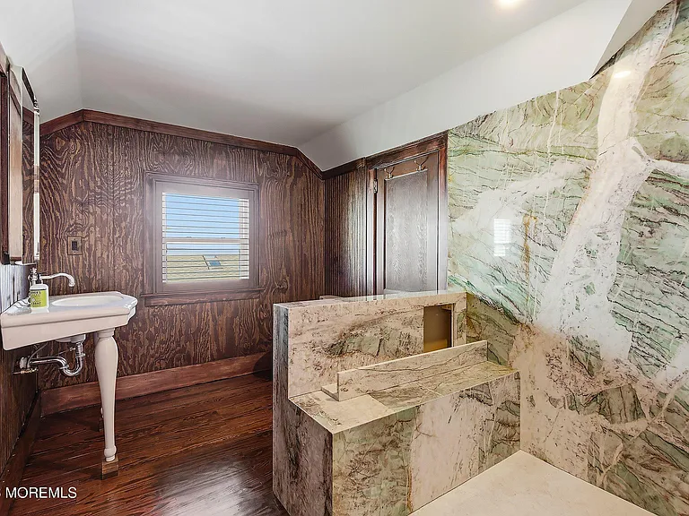 600 N Bayview Ave — Photo 13