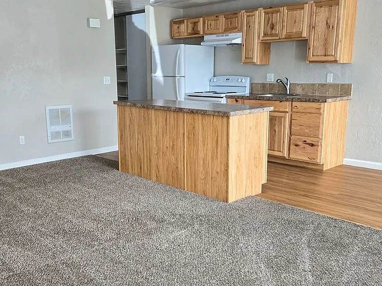 Apartment in West Salem near banks, shopping areas, bus lines, and downtown! ~ Colonial — Photo 20