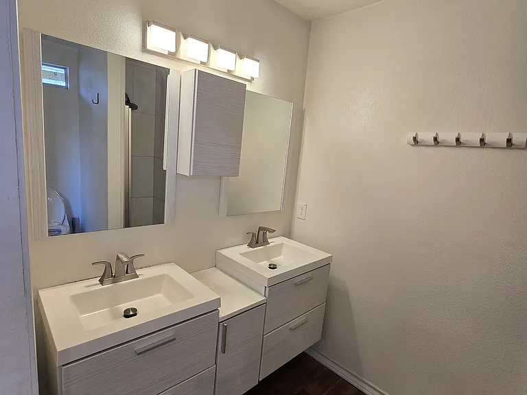 1338 W Elsmere Pl — Photo 16